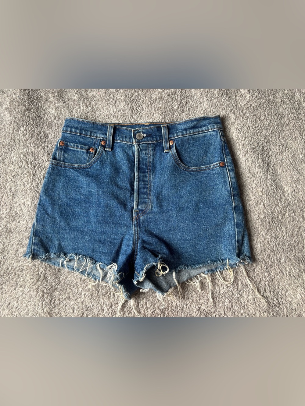 Levi’s Ribcage Shorts Size 28